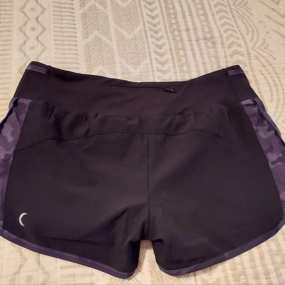 Shorts - Picture 2 of 3